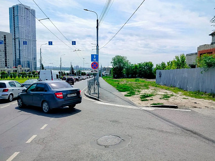 В Саратове в районе Славянской площади изменили схему движения